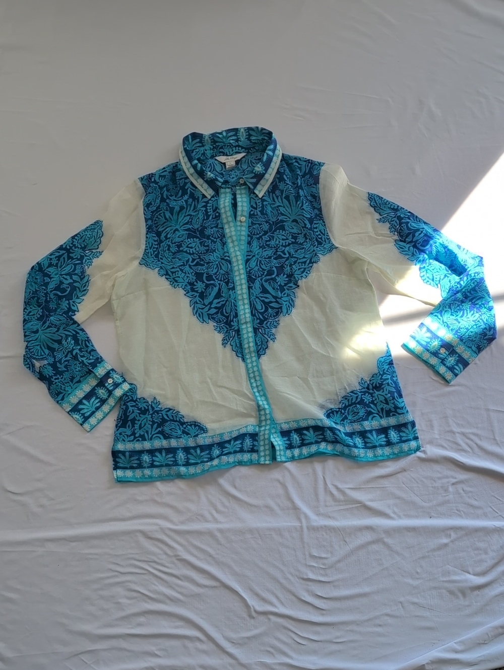 Kiran Button-Down Top In Breezy Aqua Jungle Escape.